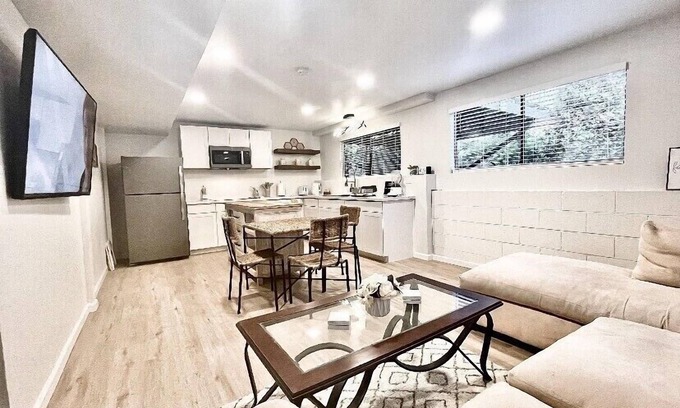 Prunedale House | Modern Guest House with Private Hot Tub in Prime Location