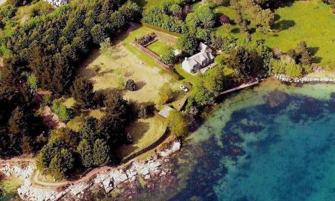Tregunc House | Waterfront Thatched Cottage with Pool and Ocean Views