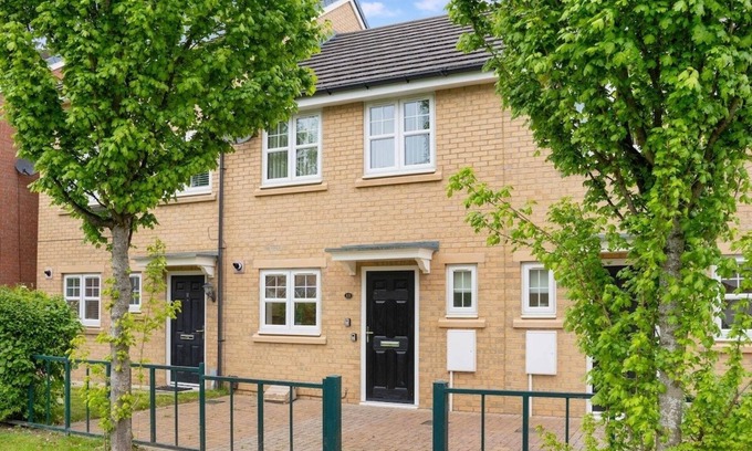 Thornaby On Tees House | New! Charming 2-bed Home in Nevis Walk, Sleeps 6!