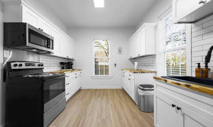 Waco House | New Charming 2-bedroom Home Minutes to Downtown