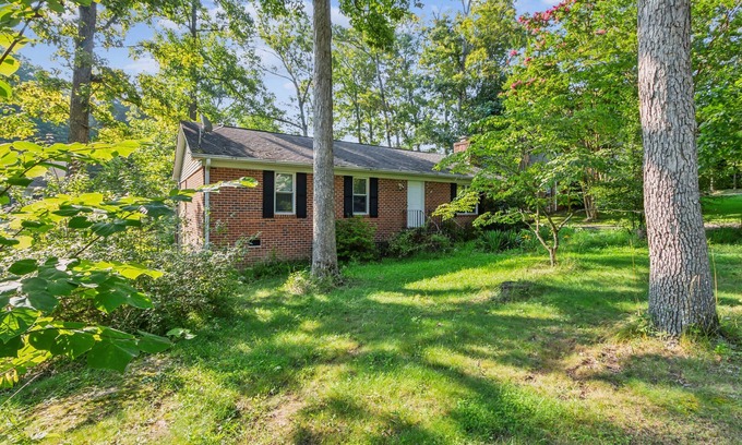 Locust Grove House | NEW! Charming Family Retreat with Scenic Views