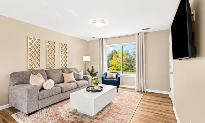 Roseville Apartment | New Upper Unit in the Heart of Roseville - Family Friendly