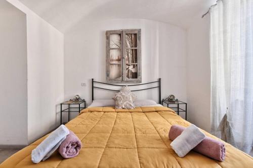 Borgo Dora Apartment | Convenient City Center Noè: Family-Friendly Getaway
