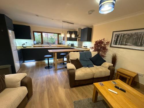 Clyst St Mary Apartment | Modern City Flat with Hot Tub & Free Parking, 4-Star Rated