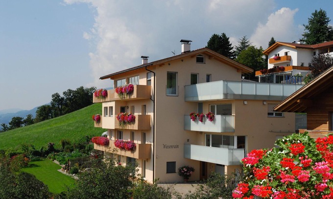 Feldthurns Apartment | Charming Apartment with Ocean View Near Village on Kastanienweg