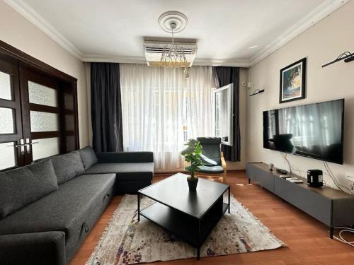 Gumussuyu Mahallesi Apartment | New Comfy Flat, 4BR, 4ACs, Taksim