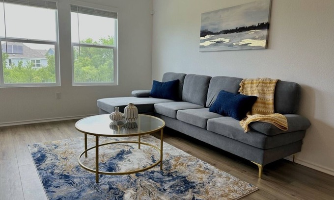 Del Valle House | Modern Family Home near Tesla & AUS - Perfect for Travelers