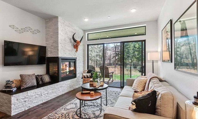 Silverthorne Condo | Inviting Condo on the River with Patio & Hot Tub Access
