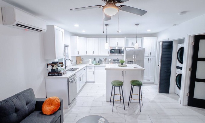 South Middle River House | NEW CONSTRUCTION!Modern Getaway Peaceful/Private Minutes away from Entertainment
