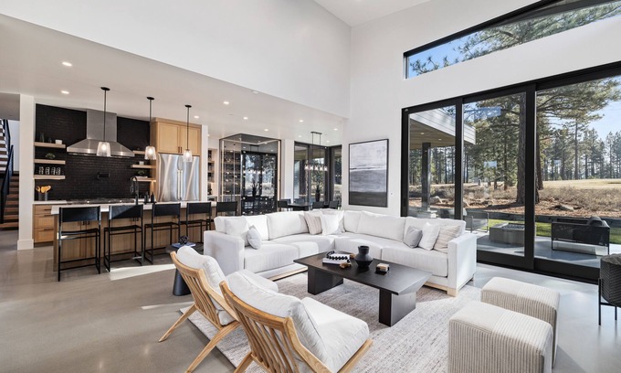 Truckee Villa | Custom Built 4 Bedroom Home with Pool and Lake Views