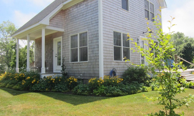 Little Compton House | New Coastal Retreat with Pool and Breakfast Near Beach