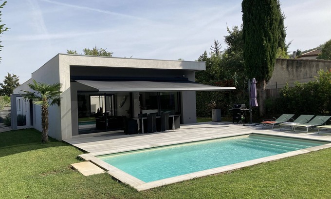 Bouc-Bel-Air Villa | Modern Villa Retreat with Ocean Views in Aix en Provence