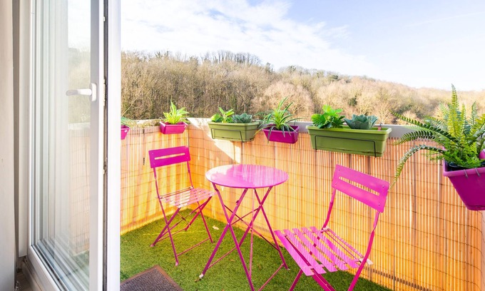 Meaux Apartment | Cozy Flat Steps from Disneyland Paris - Pet Friendly Stay