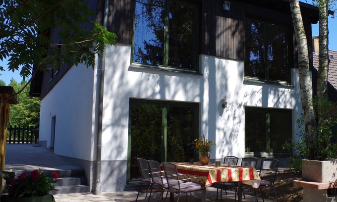 Temmen-Ringenwalde House | Idyllic Cottage by the Lake with Pool & Ocean Views