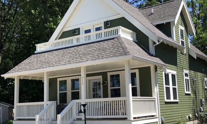 New Buffalo House | Modern Cottage with Pool, Steps from Downtown & Beach