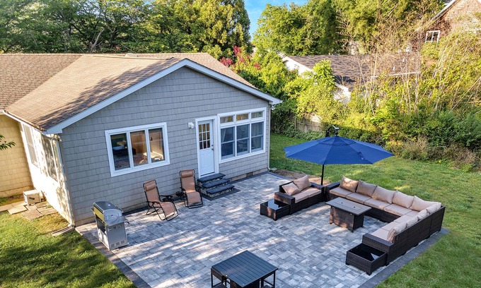 Rehoboth Beach Cottage | New! Cozy Beach Cottage with King Bed & Large Patio
