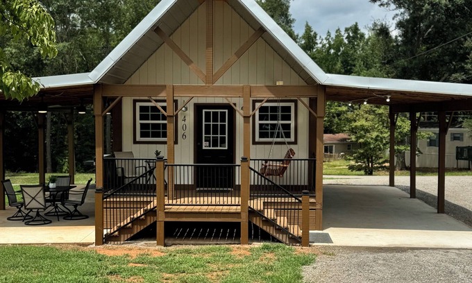 Townville Cabin | Cozy Cabin Retreat at Lake Hartwell with Hot Tub & Spa