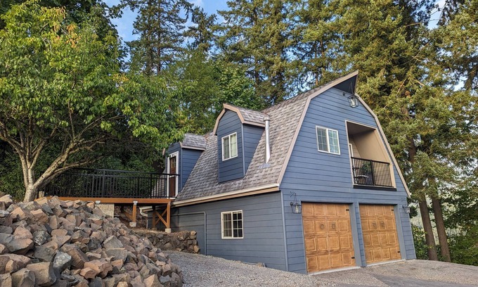 Longview Cottage | Charming New Cozy Cottage in the Heart of the Pacific Northwest