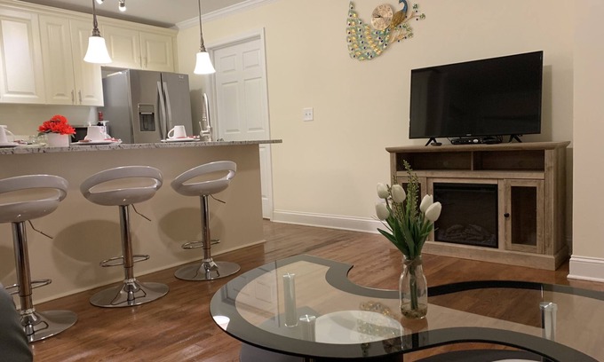 Buford Highway House | Inviting Inlaw Suite with Breakfast in Brookhaven