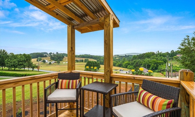 Kodak Apartment | Perfect Loft with King Bed Near Gatlinburg and Pigeon Forge