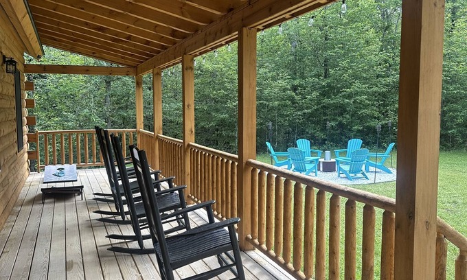 North Haverhill Cabin | Cozy Log Cabin with King Bed and Ocean View in White Mountains