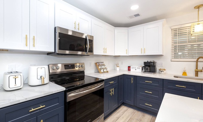 Toddville Road House | Cozy Modern 3-Bedroom Retreat Near Airport & Uptown