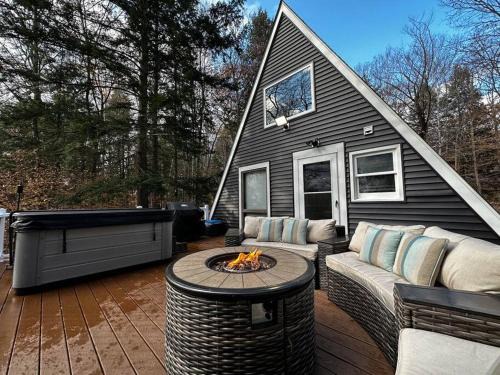 Tamworth Ski Chalet | Trendy A-Frame Retreat in Nature with Hot Tub Access
