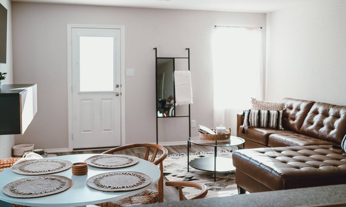 San Antonio House | NEW Cozy Quiet Cute Gem Minutes Away From Downtown