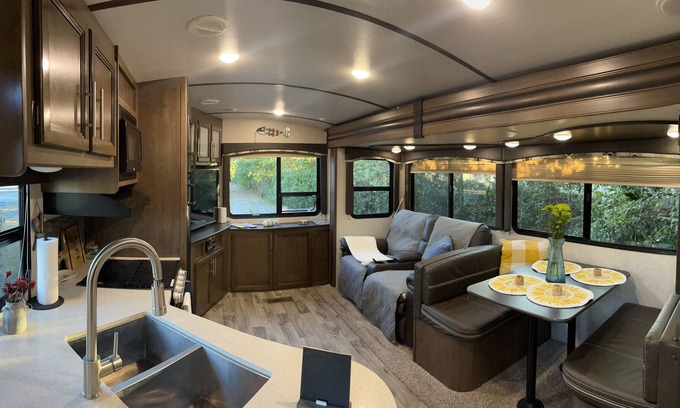 Northside House | NEW!! Cozy RV on 2.5 acres w/pond & patio — near major highways, airport & beach