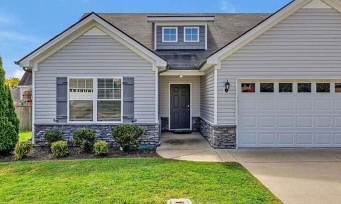 Spring Hill House | Inviting 3BR Spring Hill Home with Pet-Friendly Amenities