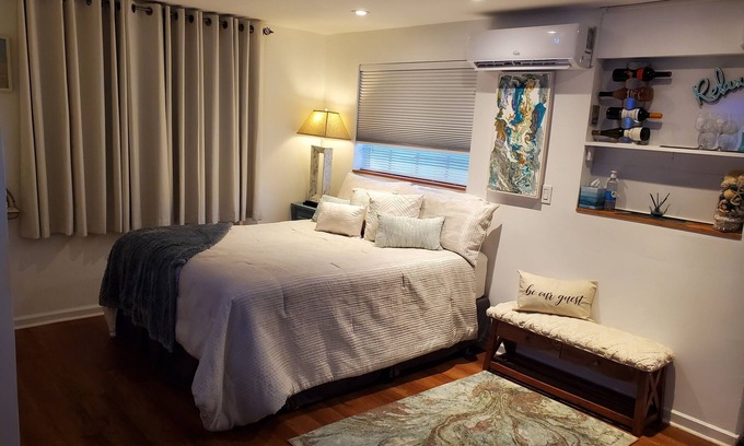 Fort Lauderdale Apartment | Charming Studio Retreat, Steps from Las Olas Beach