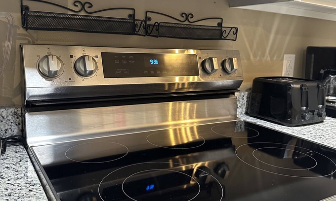 Warner Robins House | Cozy Townhouse with Kingsize Beds and Charming Patio