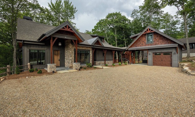 Glenville House | Beautiful Custom Home in Chinquapin with Premium Amenities