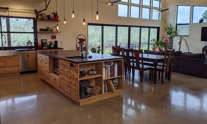 Eugene House | Modern PNW Home Near Hayward Field - 10/10 Guest Rating