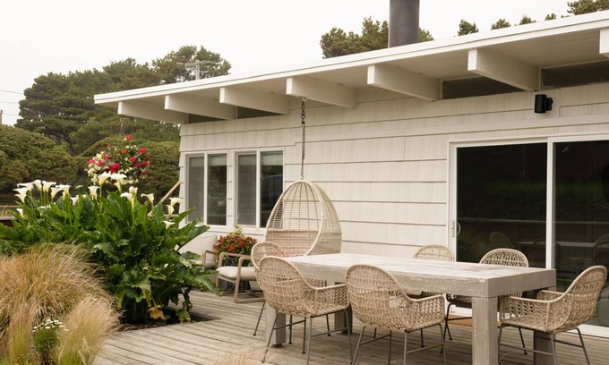 Neskowin Cottage | Charming Cottage with Hot Tub Steps from Oregon Coast