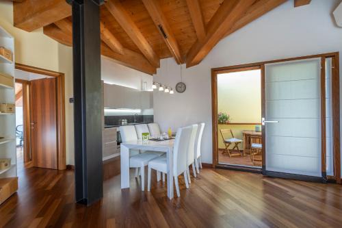 Palmanova Apartment | Inviting APT with Terrace, Hot Tub & Netflix - 4 Star Stay