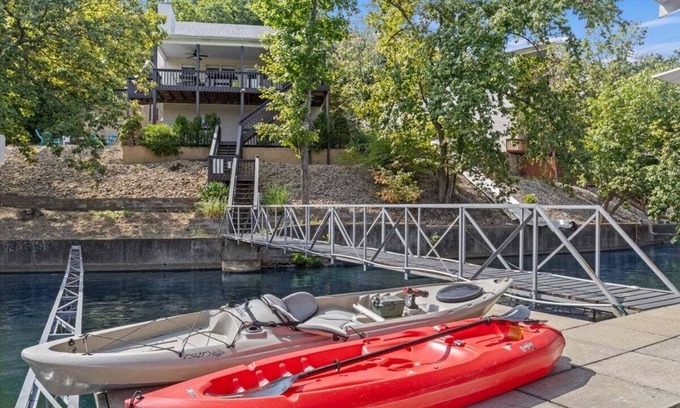 Rocky Mount House | Discover Deep Cove: Kayaks, Fire Pit & Amazing 9.8 Rating