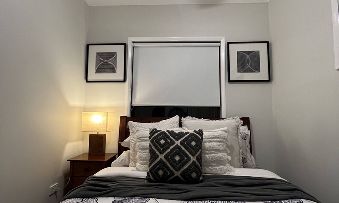 Maroubra South House | Top-Rated Guesthouse at Eastgardens with Breakfast & Kitchen