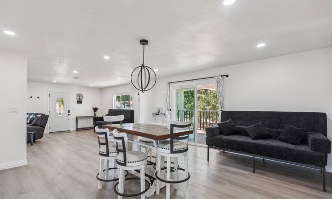 Stallion Springs House | NEW! Desert Mountain Escape with Private Hot Tub (A)