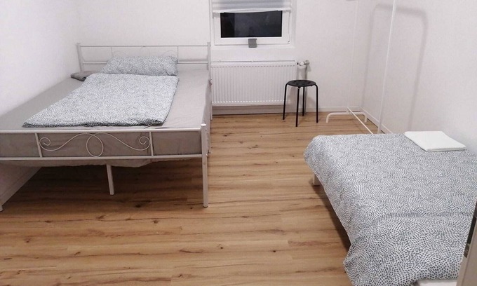 Altenburg Apartment | Modern Design with Separate Bedrooms and Full Kitchen