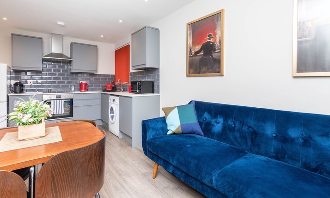 Horsham Apartment | New, Designer 2 Bed Stylish Apartment close to Horsham Town.