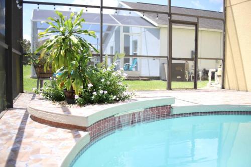 Ridgewood Lakes House | Sunny Escape: Private Pool & TV Minutes from Disney!