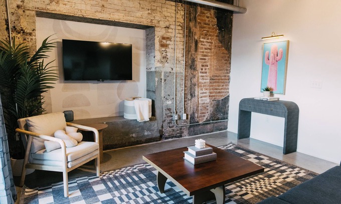 Downtown Memphis Apartment | NEW Downtown Apartment - Parking Included, Walk to Orpheum, Forum, and Beale!