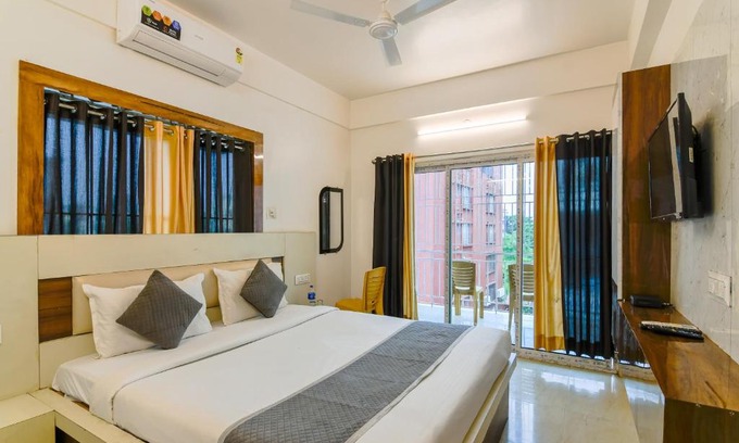 Kolkata Hotel | Discover NEW DREAM PALACE: Family-Friendly with Breakfast