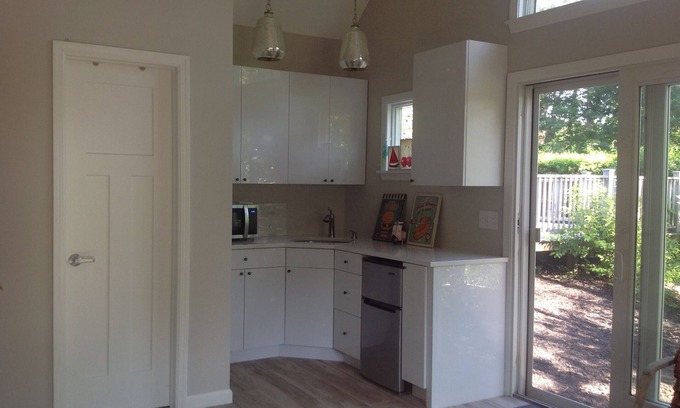 Hampton Bays Cottage | Impressive Oceanfront Duplex Apartment with Spa & Hot Tub