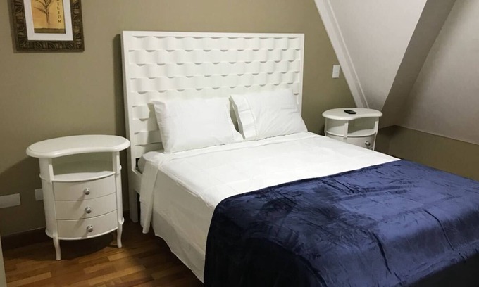 Loteamento Jardim Veu da Noiva Apartment | Stylish Duplex Retreat in Campos do Jordão with Spa