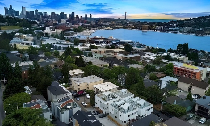 Eastlake House | NEW Eastlake 4B3BT 1M Home Views - Sleeps 10
