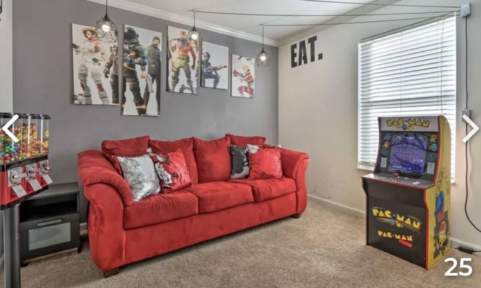 Summit Station House | NEW Elegant Home w/ Themed Rooms