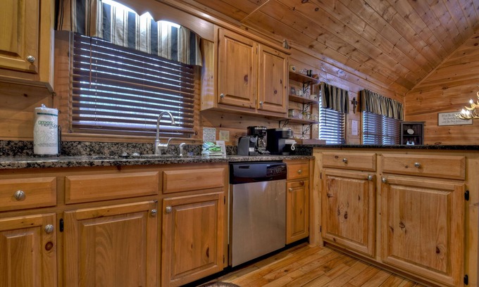 Ridgeline Vistas Cabin | Discover a Pet-Friendly Cottage with Firepit Awaits You