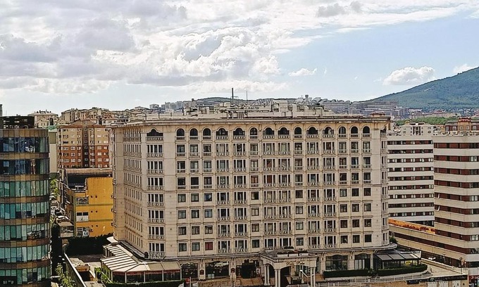 Pendik Apartment | New Falcon Palas Hotel: Oceanfront Retreat with Pool